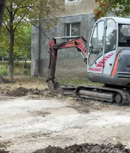 Primăria comunei Ciorescu informează că, în cadrul proiectului „Curtea Europeană”, lucrările de revitalizare a curților de bloc sunt în desfășurare!