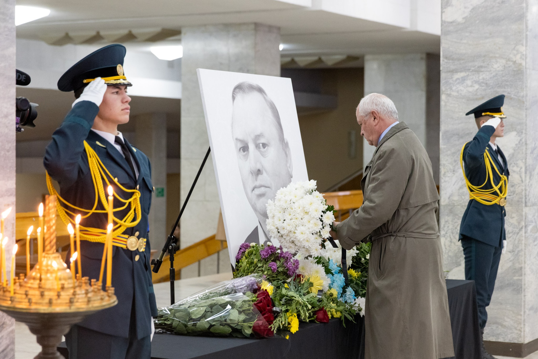 Transmitem sincere condoleanțe familiei îndoliate, colegilor, camarazilor de luptă și tuturor celor care i-au apreciat faptele și sacrificiul!