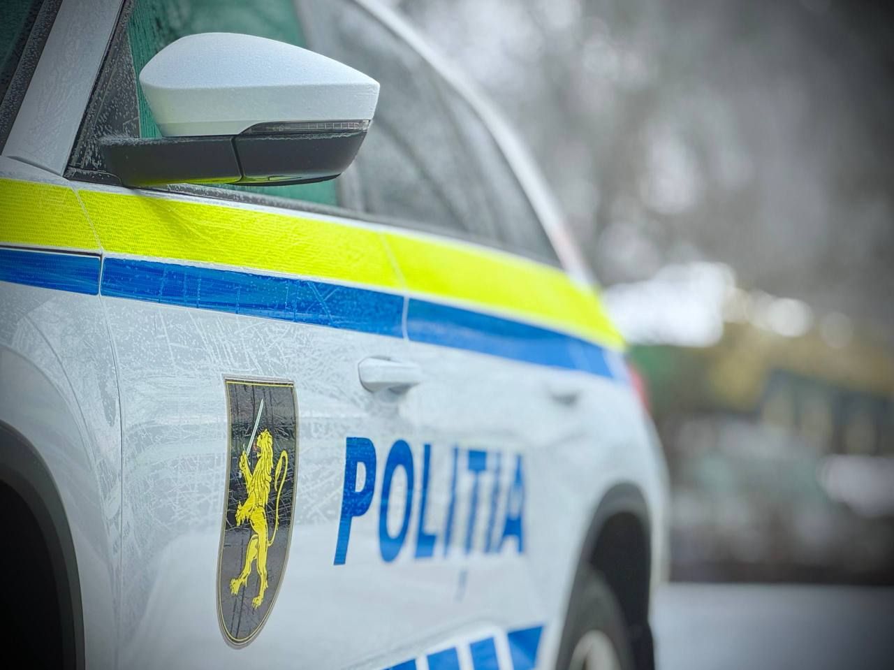 Vremea de afară face deplasarea pe carosabil și trotuare riscantă. Vă rugăm să aveți grijă de voi și de cei dragi!