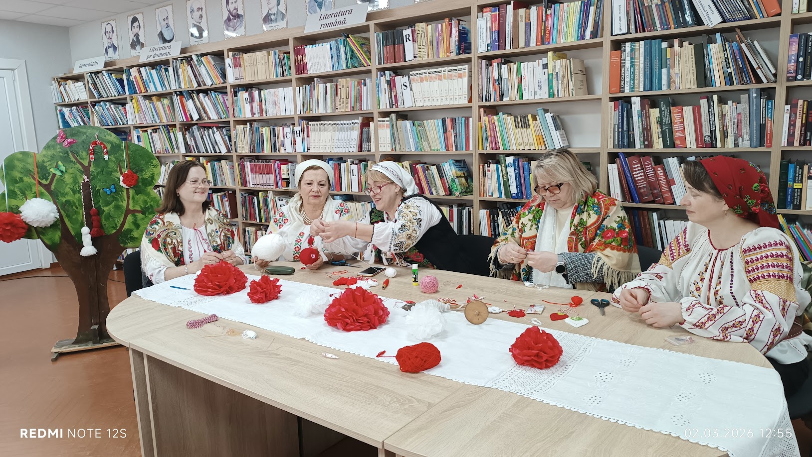 Alb și roșu fac o floare , Cea mai mândră dintre flori...