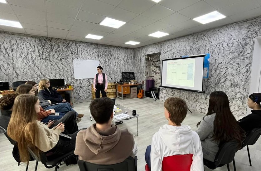 Clubul Tinerilor Antreprenori continuă la Centrul de Tineret Ciorescu!