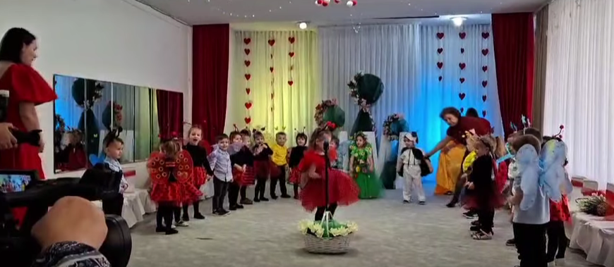 Continuăm parada matineelor dedicate sărbătorii de 8 Martie, organizate în Grădinița de copii nr. 220 Ciorescu!