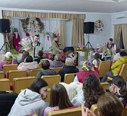 "Femeie ești regină, Femeie ești cea mai mare avuție"