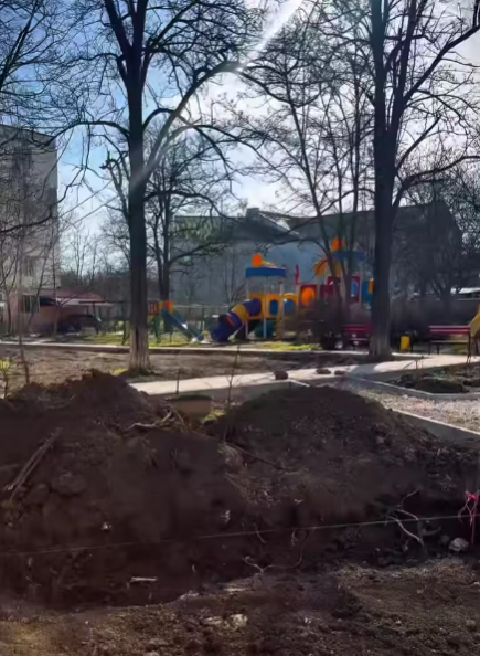 Primăria comunei Ciorescu informează că lucrările din cadrul proiectului „Curtea Europeană” continuă!