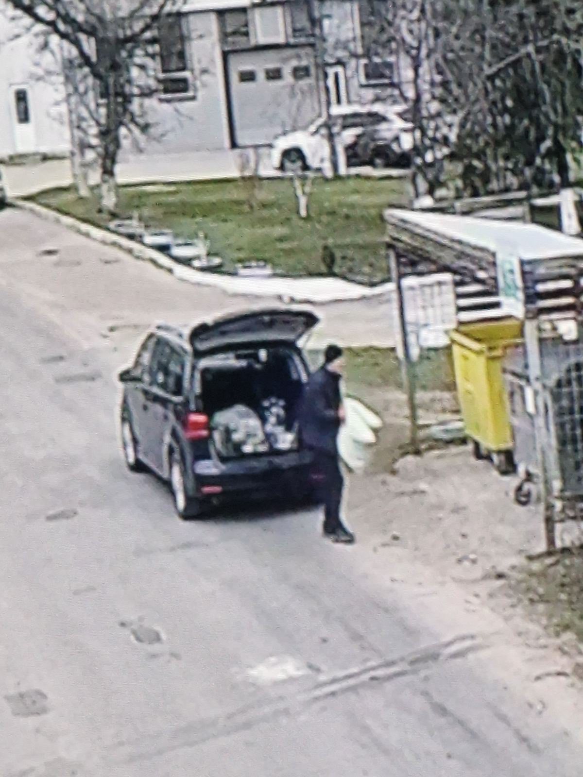 Apel către cetățeni: ajutor pentru identificarea persoanei care a depozitat ilegal deșeuri în Ciorescu!