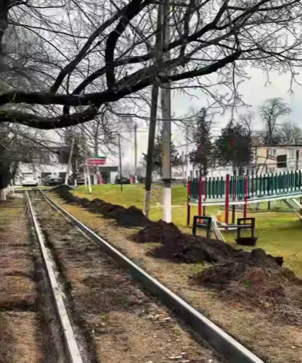 Au început lucrările de reabilitare a accesului și parcării pe str. Alexandru cel Bun 8C din Ciorescu, în cadrul programului „Curtea Europeană”!