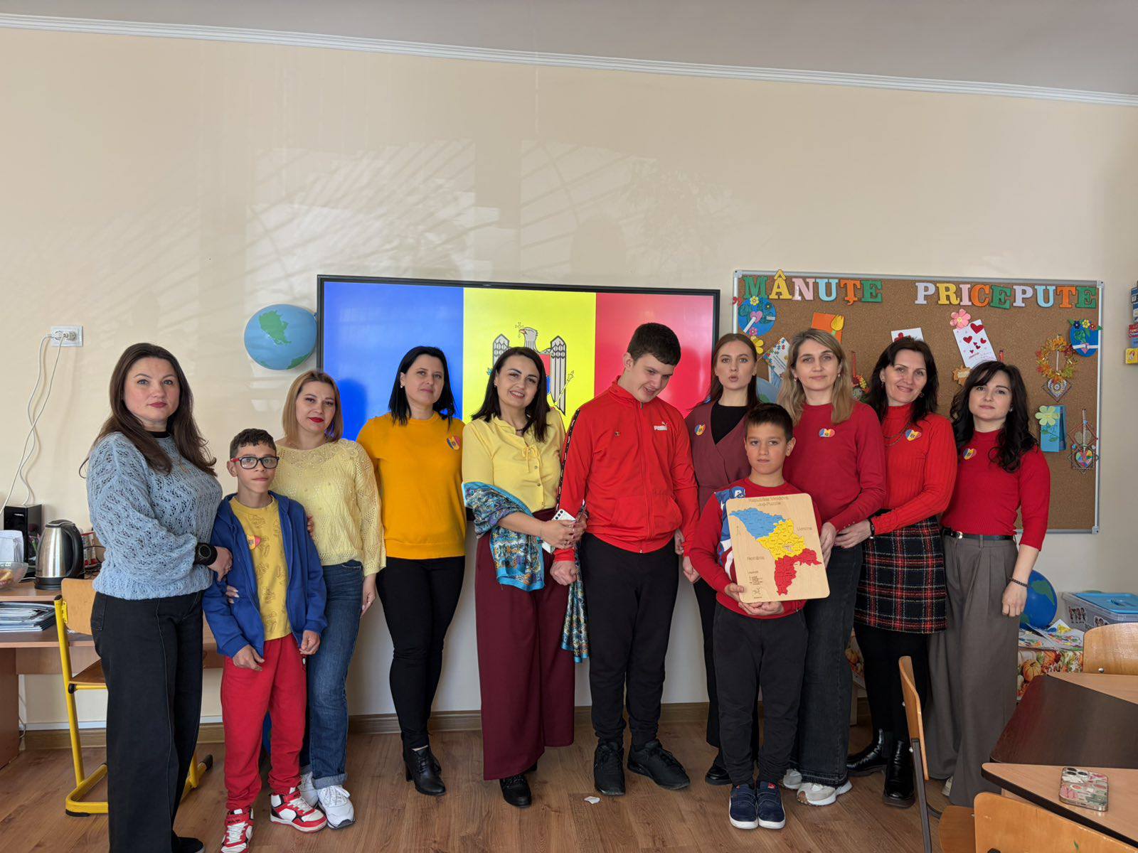 Ziua Drapelului de Stat marcată la CREI: lecție de identitate, unitate și respect pentru tricolor!